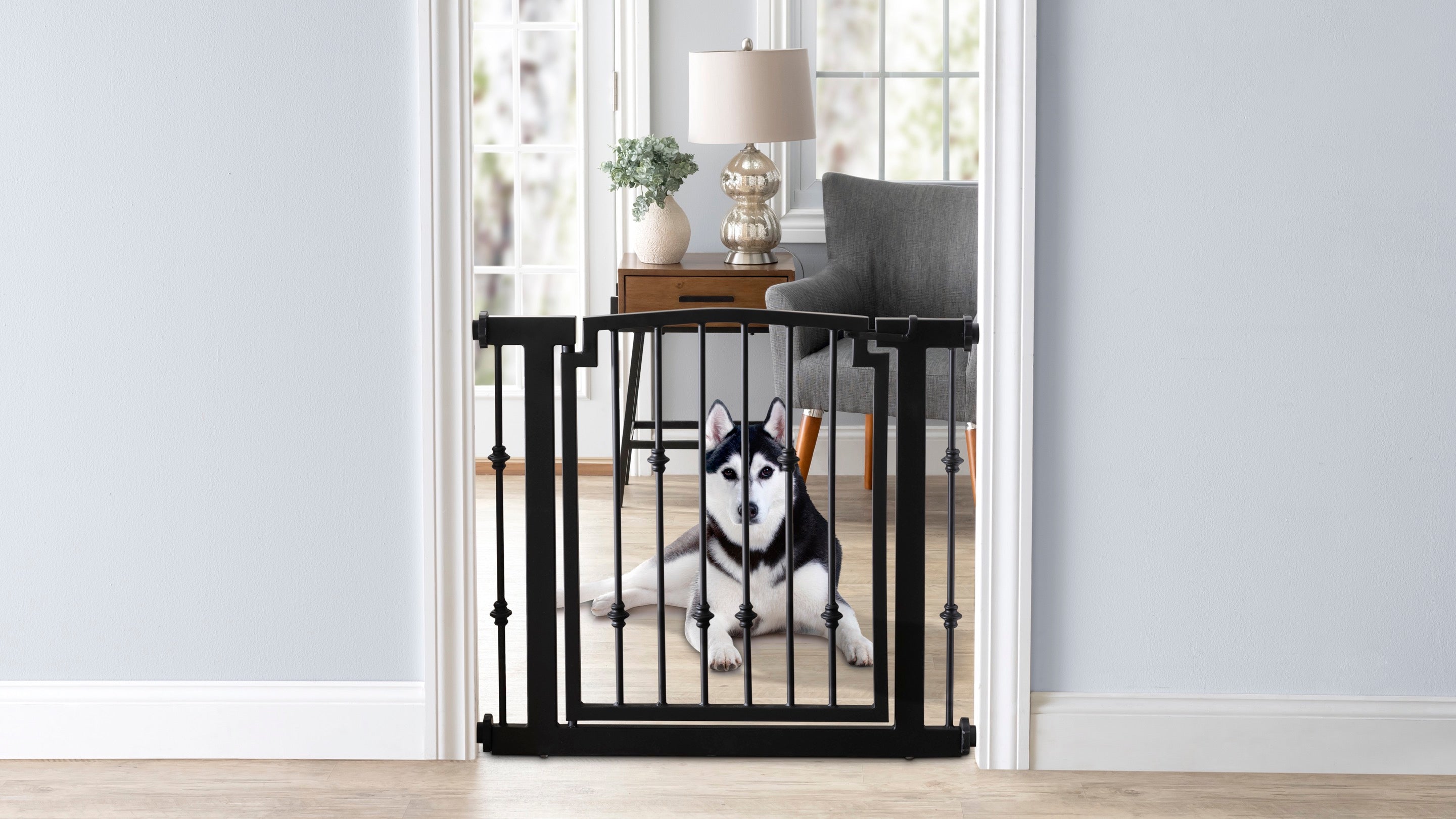 Heavy Duty Dog Gate Indoor Outdoor Walk Though or Freestanding NMN